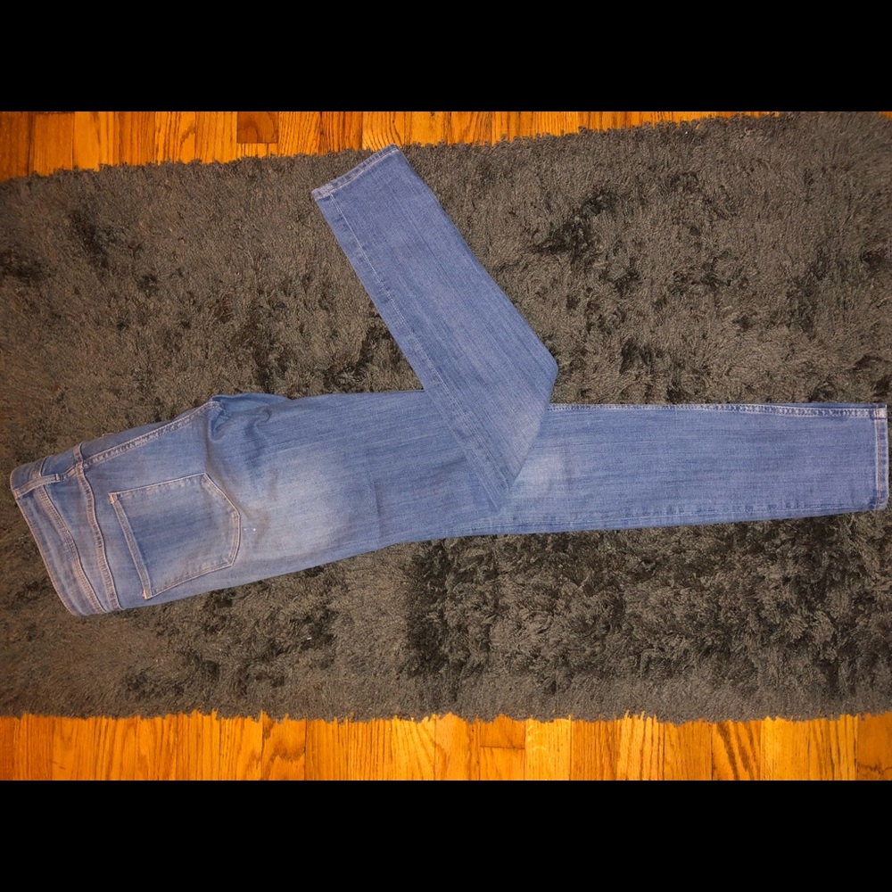 Light wash skinny jeans